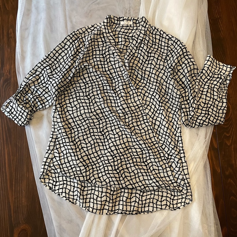 Pleione High-Low V-neck Blouse